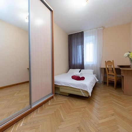 Spacious Apartments In The Center Of Obolon 2 Bedrooms キエフ エクステリア 写真