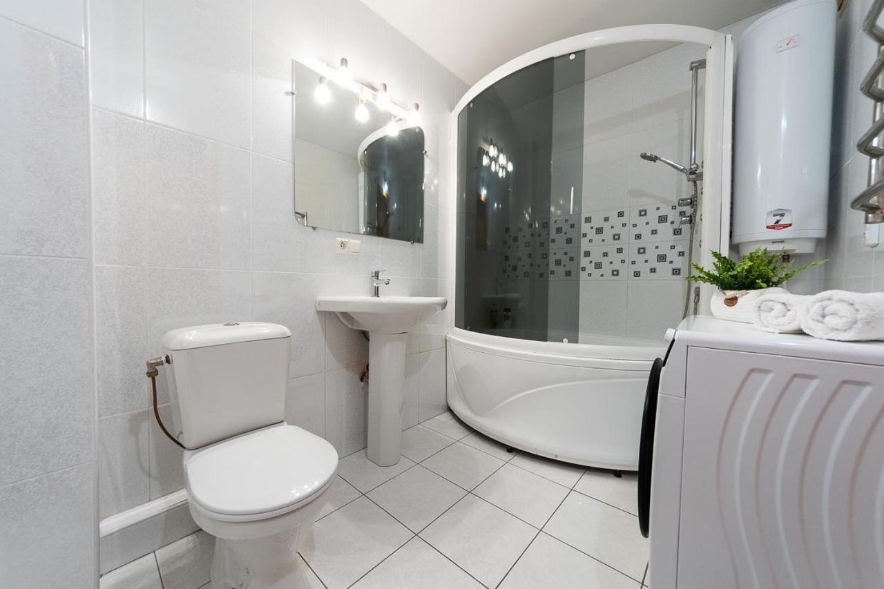 Spacious Apartments In The Center Of Obolon 2 Bedrooms キエフ エクステリア 写真