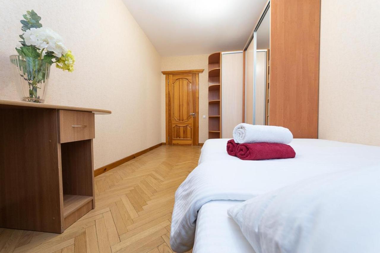 Spacious Apartments In The Center Of Obolon 2 Bedrooms キエフ エクステリア 写真