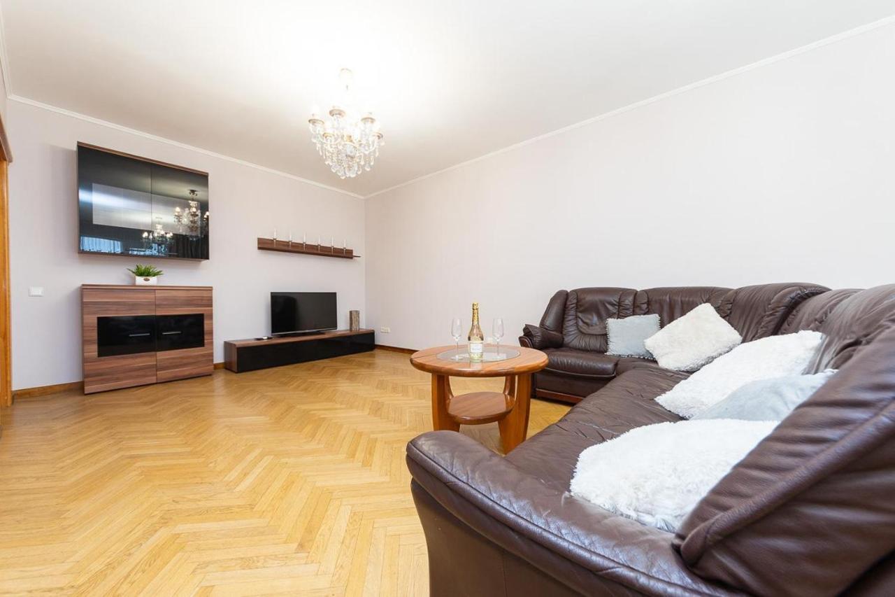 Spacious Apartments In The Center Of Obolon 2 Bedrooms キエフ エクステリア 写真