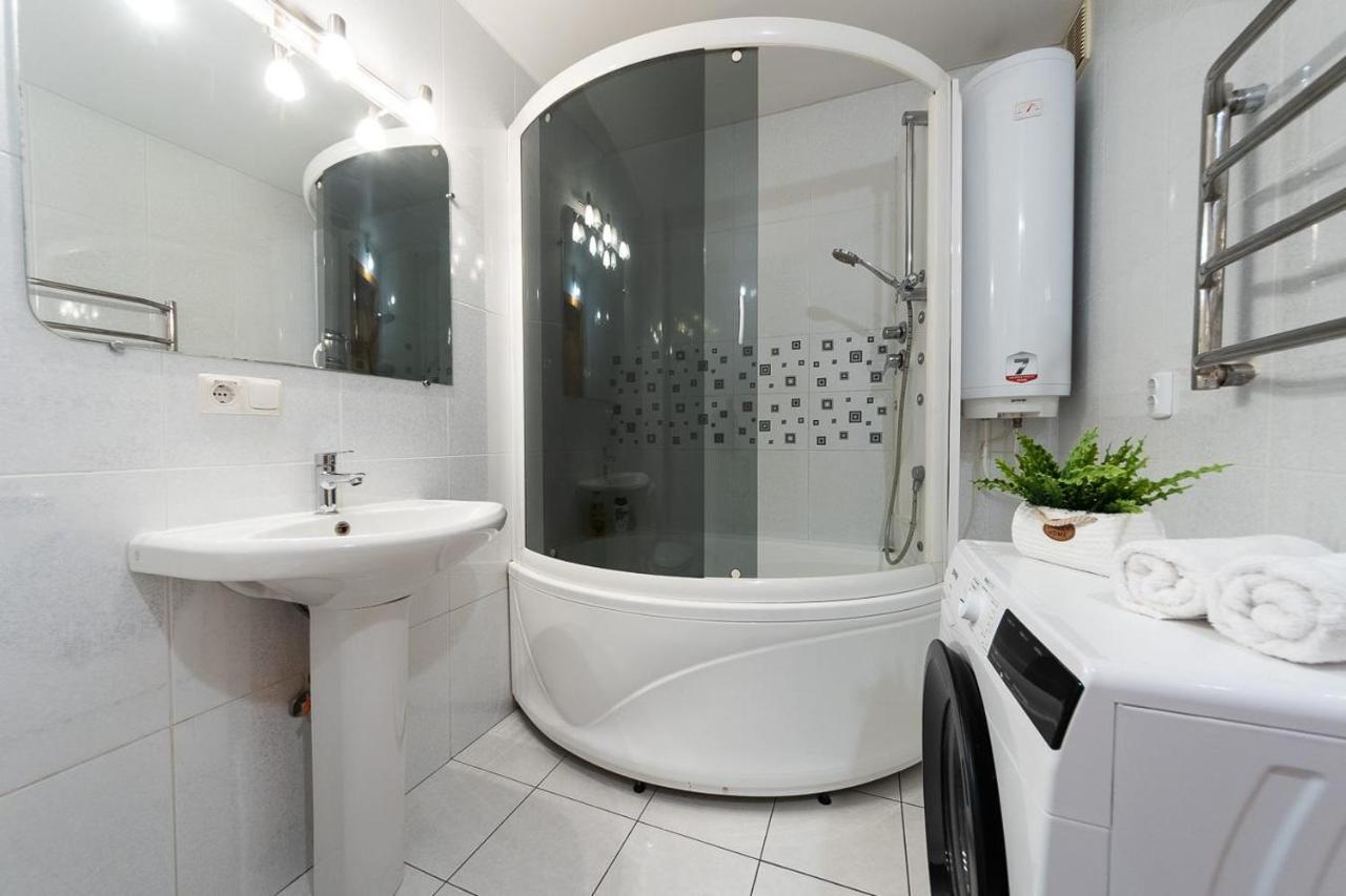 Spacious Apartments In The Center Of Obolon 2 Bedrooms キエフ エクステリア 写真