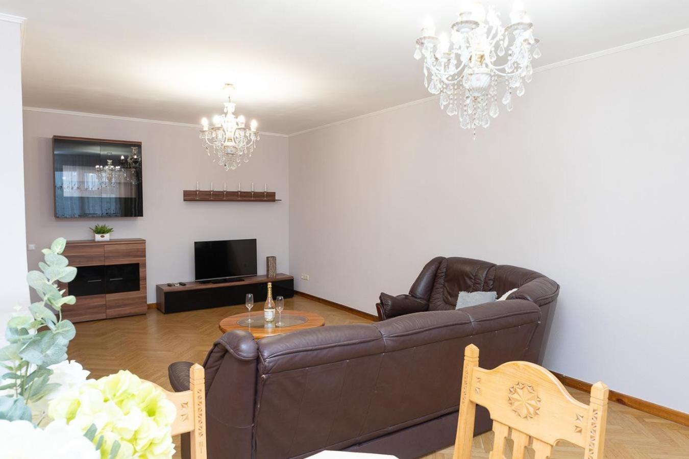 Spacious Apartments In The Center Of Obolon 2 Bedrooms キエフ エクステリア 写真