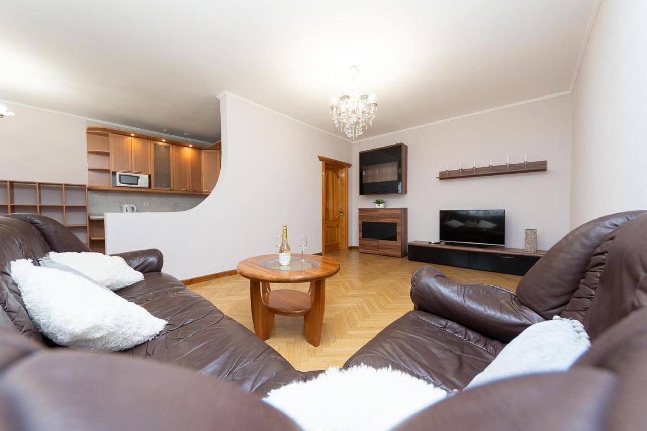 Spacious Apartments In The Center Of Obolon 2 Bedrooms キエフ エクステリア 写真