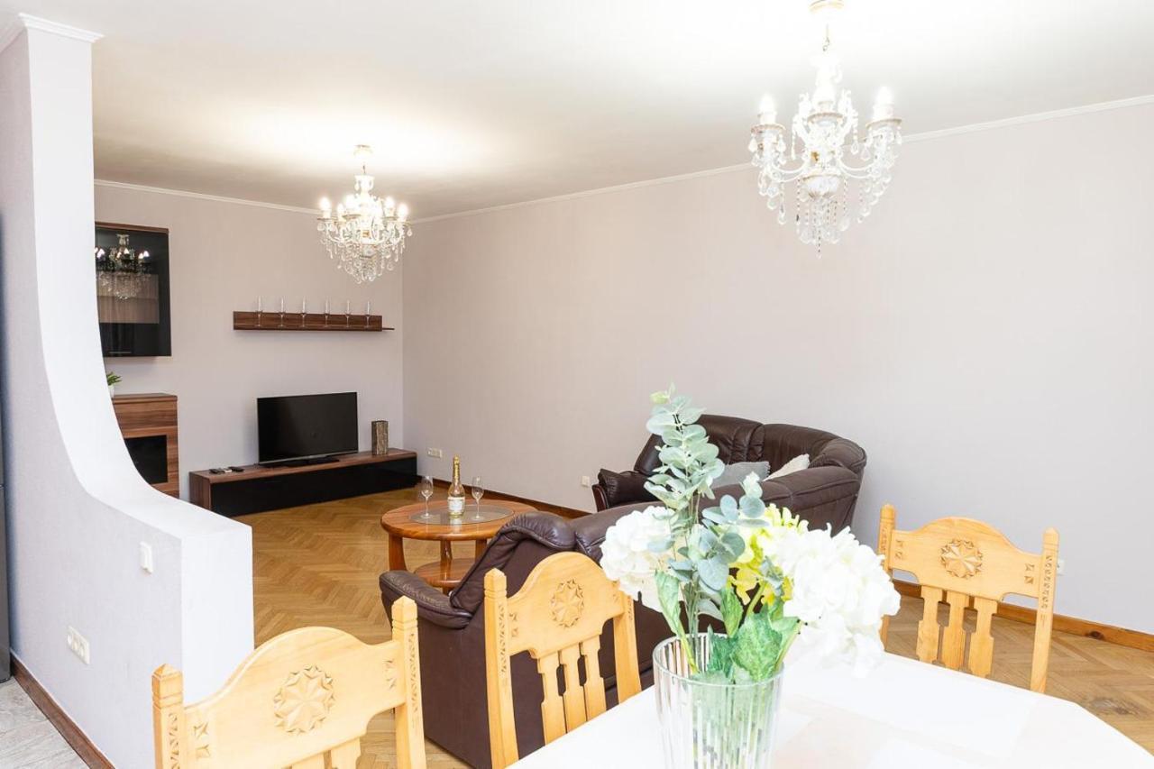 Spacious Apartments In The Center Of Obolon 2 Bedrooms キエフ エクステリア 写真
