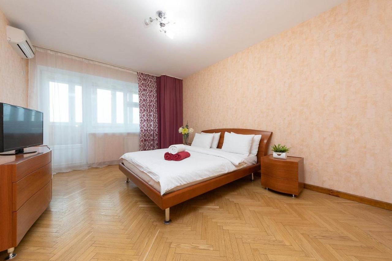Spacious Apartments In The Center Of Obolon 2 Bedrooms キエフ エクステリア 写真