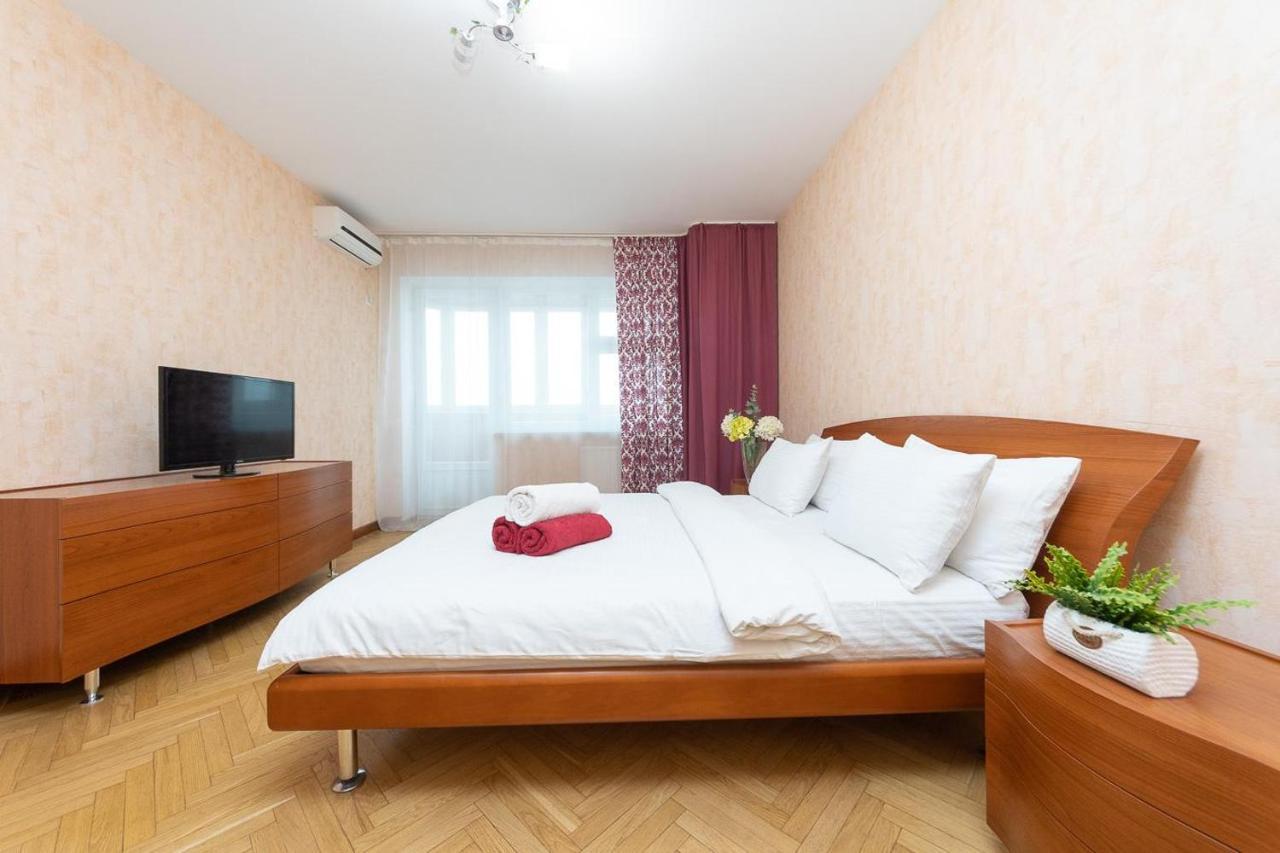 Spacious Apartments In The Center Of Obolon 2 Bedrooms キエフ エクステリア 写真