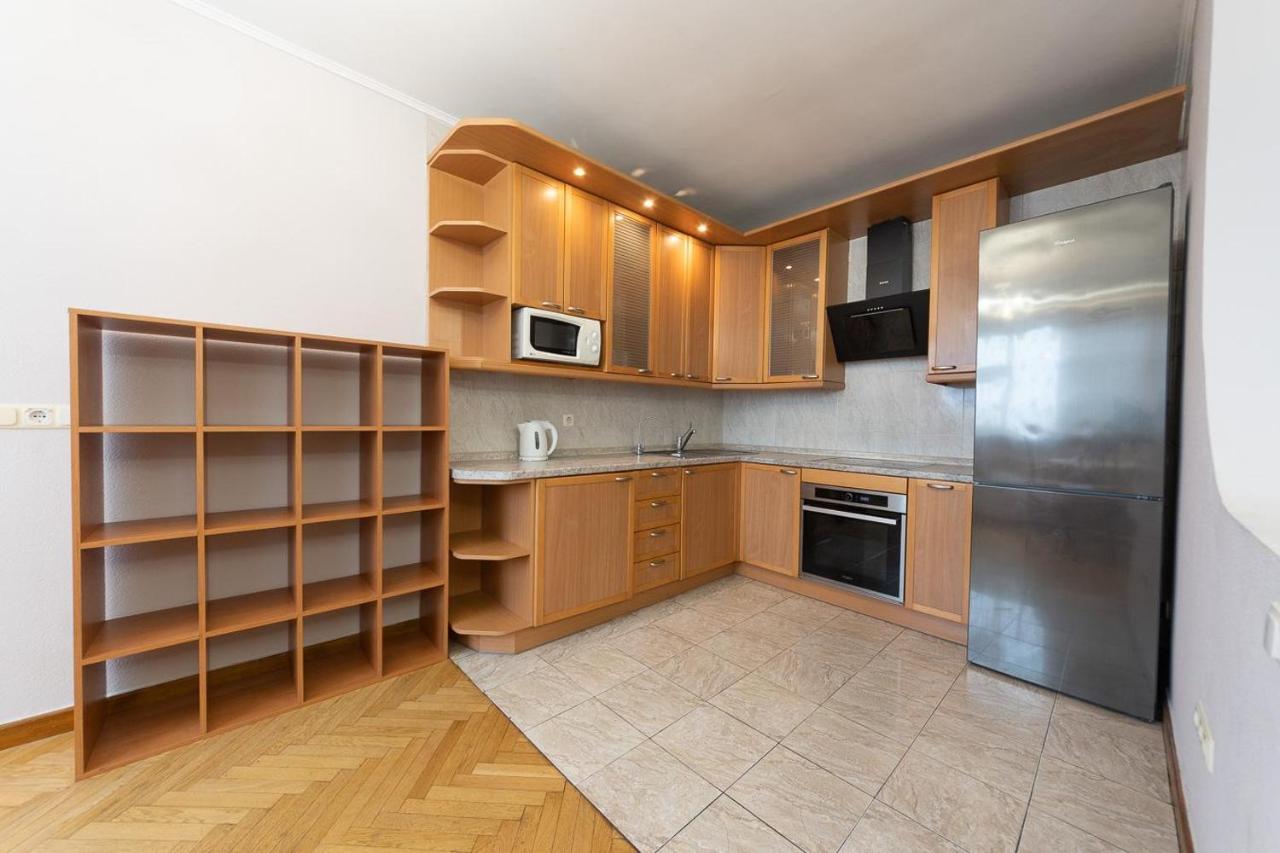 Spacious Apartments In The Center Of Obolon 2 Bedrooms キエフ エクステリア 写真