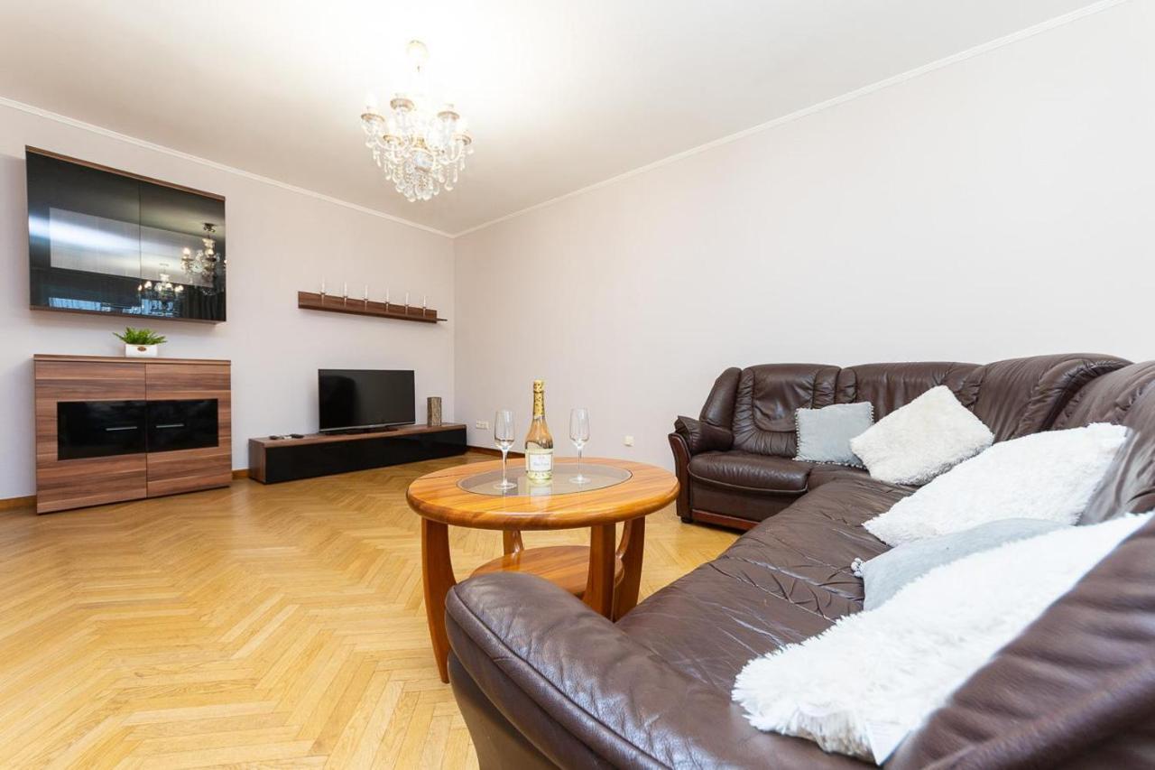 Spacious Apartments In The Center Of Obolon 2 Bedrooms キエフ エクステリア 写真