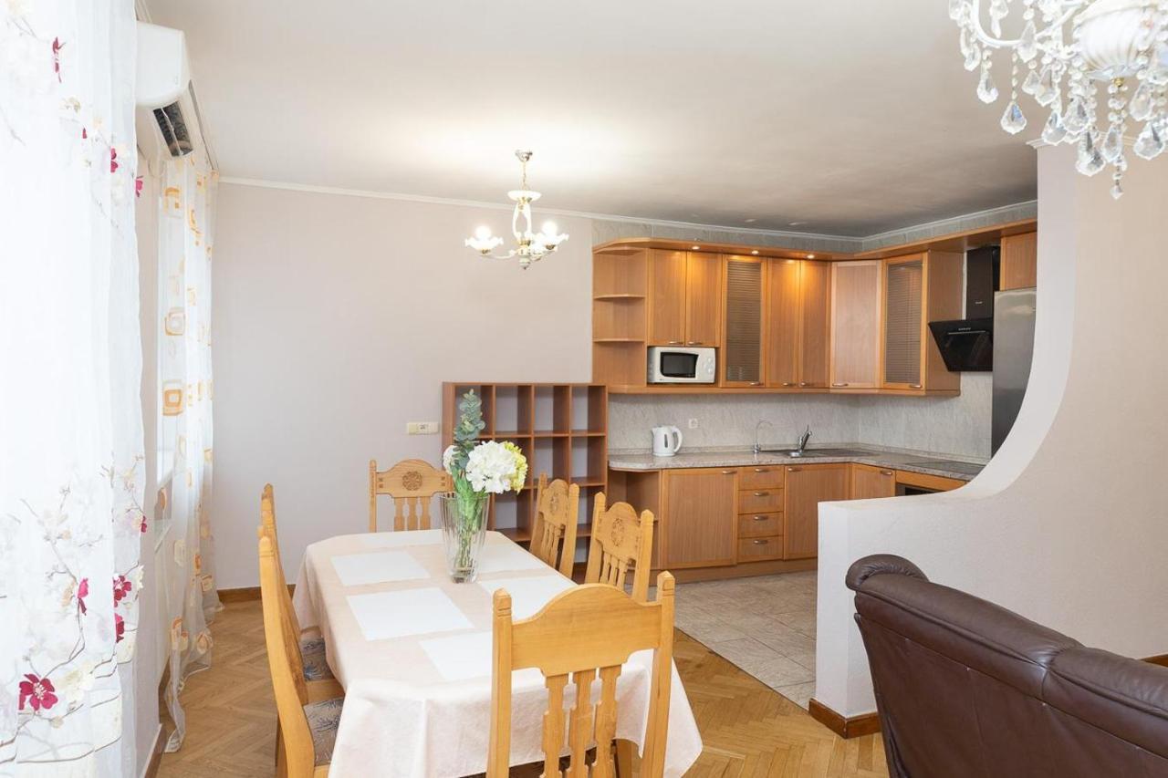 Spacious Apartments In The Center Of Obolon 2 Bedrooms キエフ エクステリア 写真